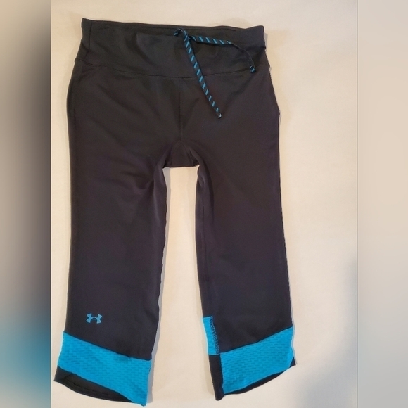 Under Armour black and teal heat gear capri compression leggings. Size M. H7 - Picture 2 of 10